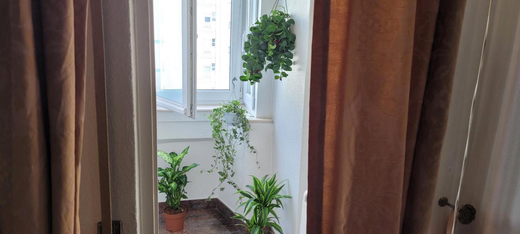 Cozy Near Metro & Airport Privatunterkunft Lissabon